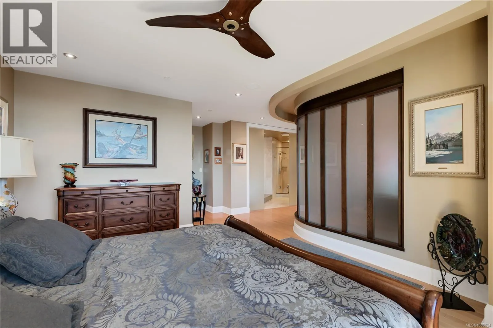 802 847 Dunsmuir Rd