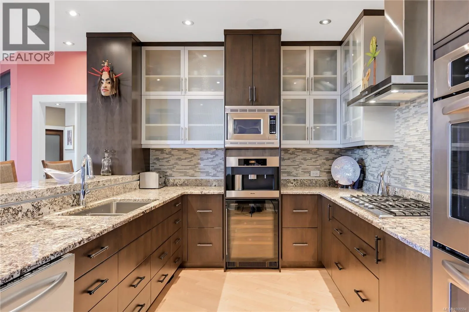 802 847 Dunsmuir Rd