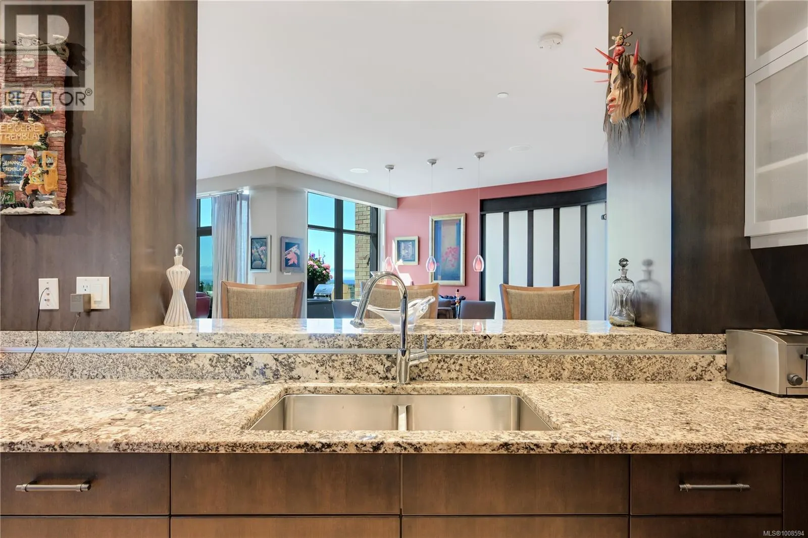 802 847 Dunsmuir Rd