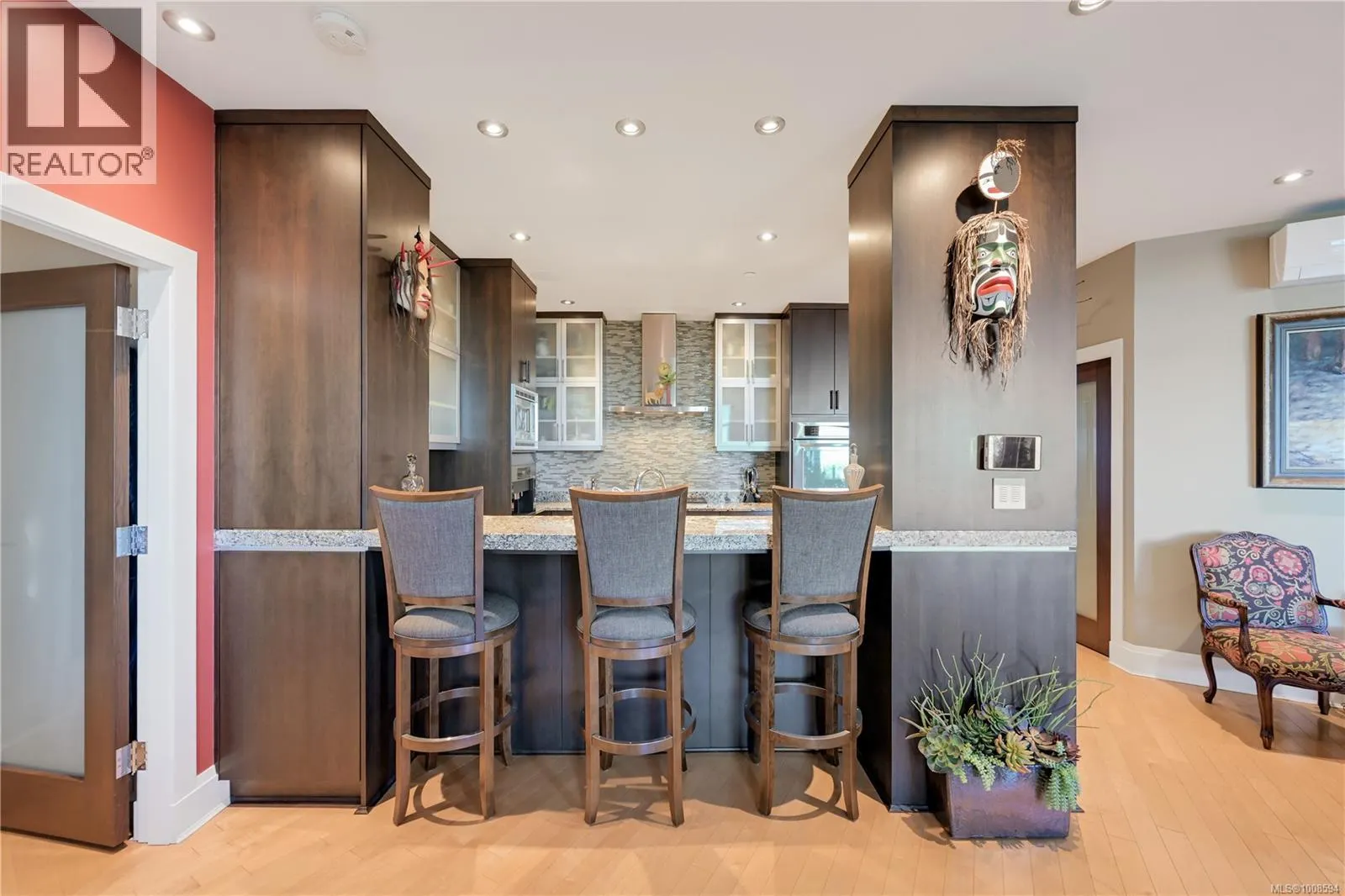 802 847 Dunsmuir Rd