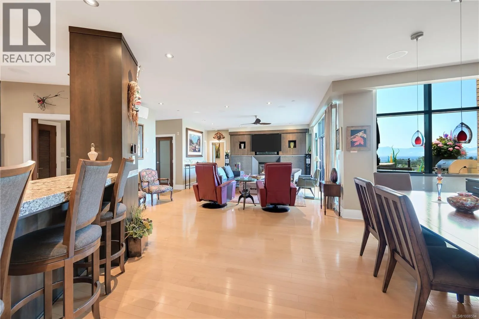 802 847 Dunsmuir Rd