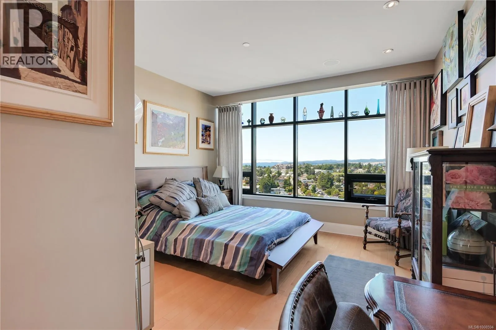 802 847 Dunsmuir Rd