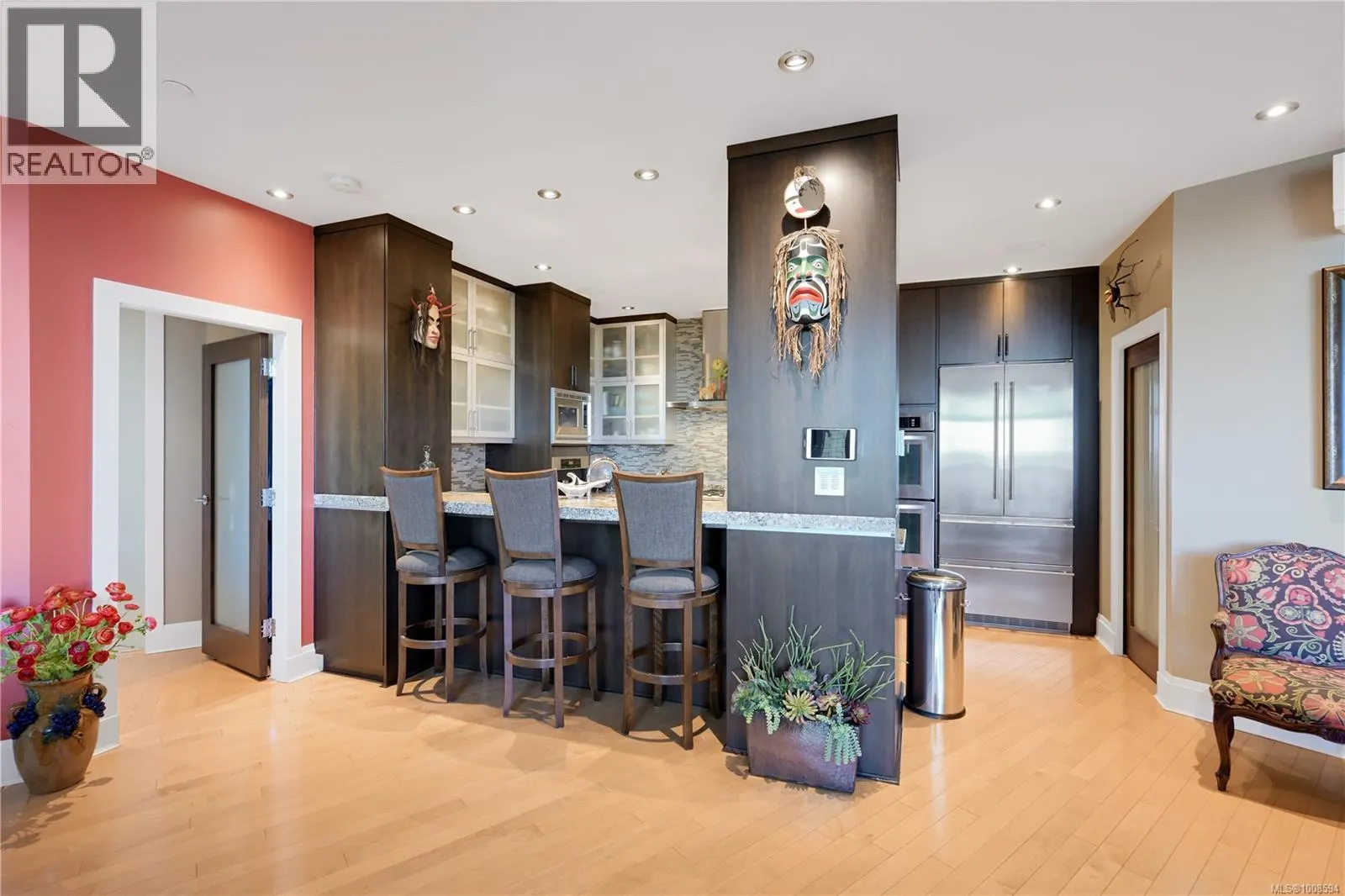 802 847 Dunsmuir Rd