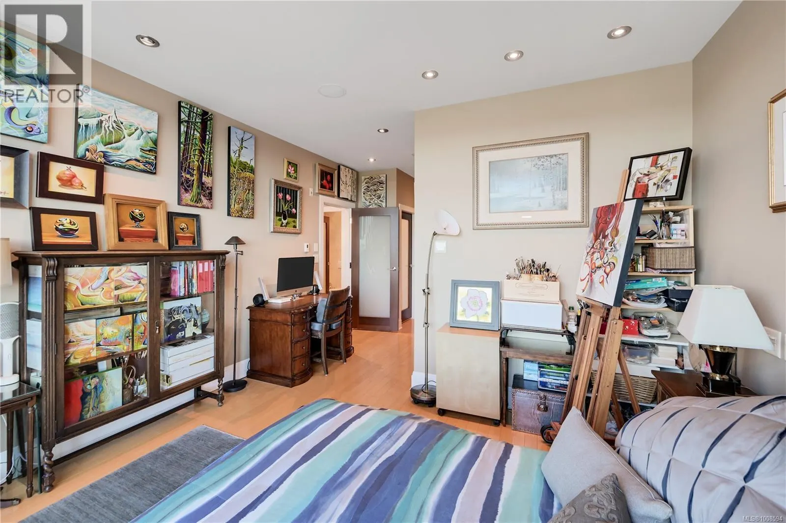 802 847 Dunsmuir Rd