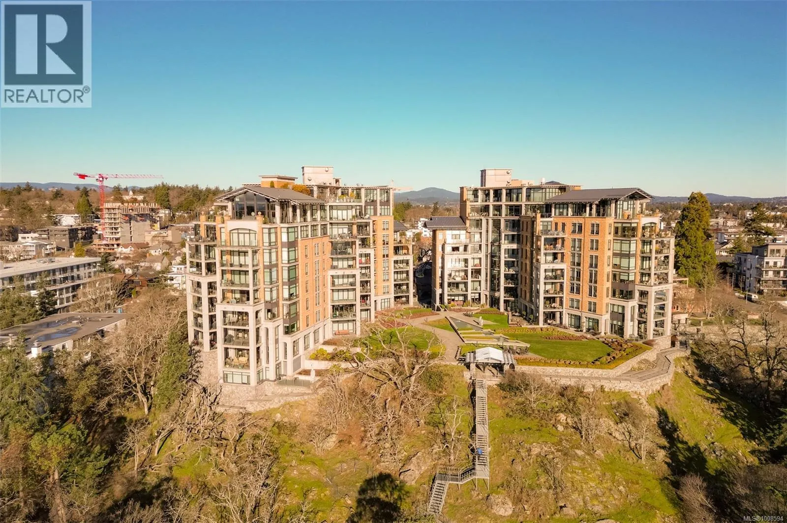 802 847 Dunsmuir Rd
