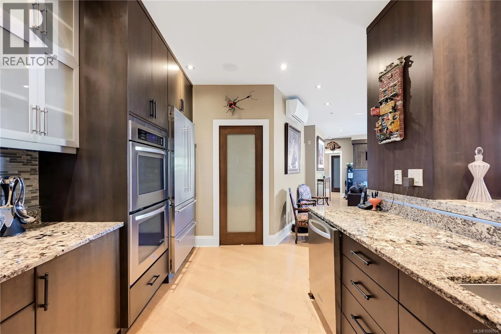 802 847 Dunsmuir Rd