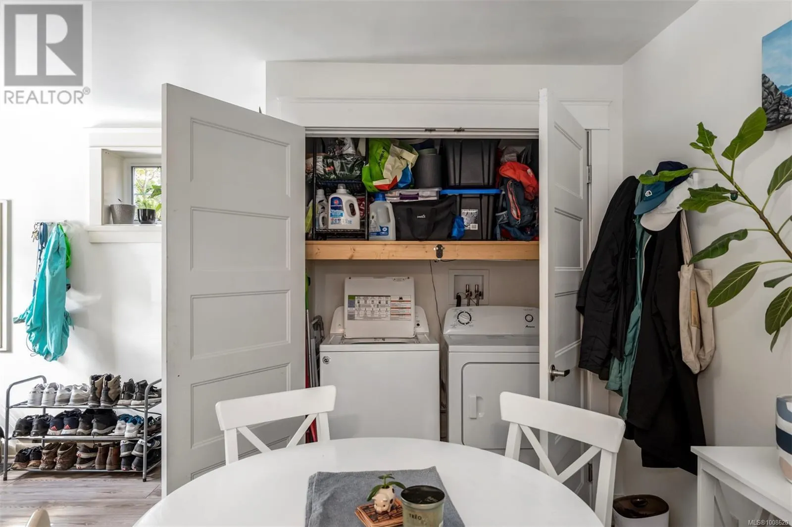 590 Simcoe St