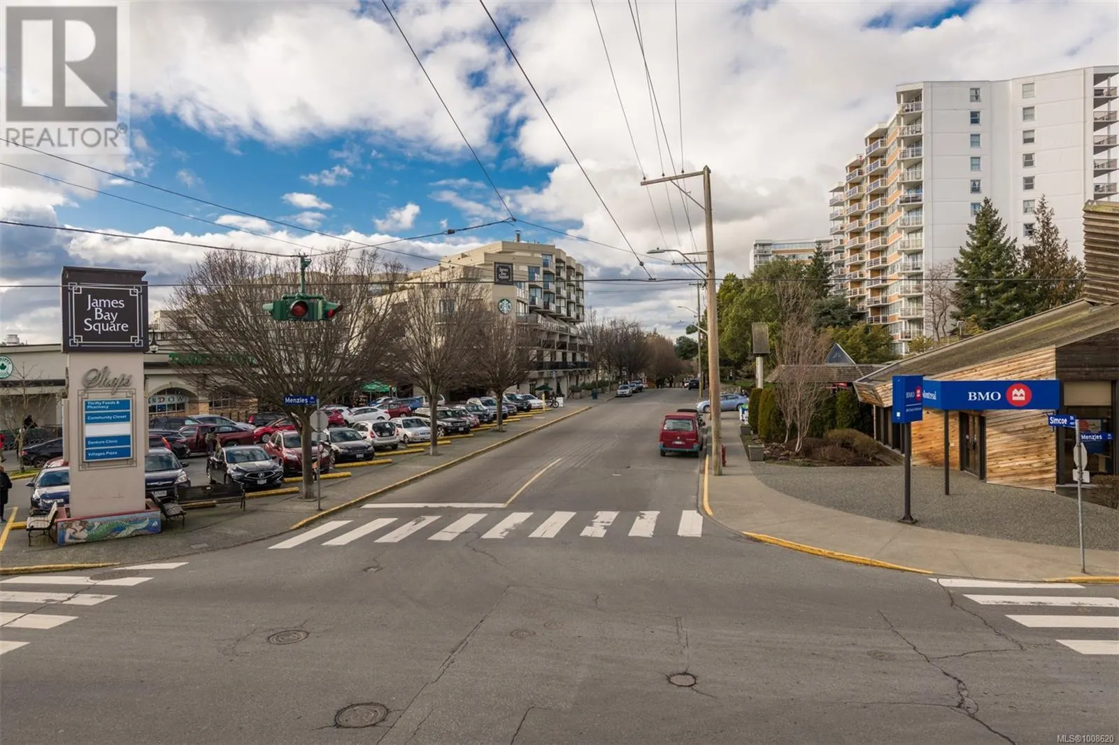 590 Simcoe St