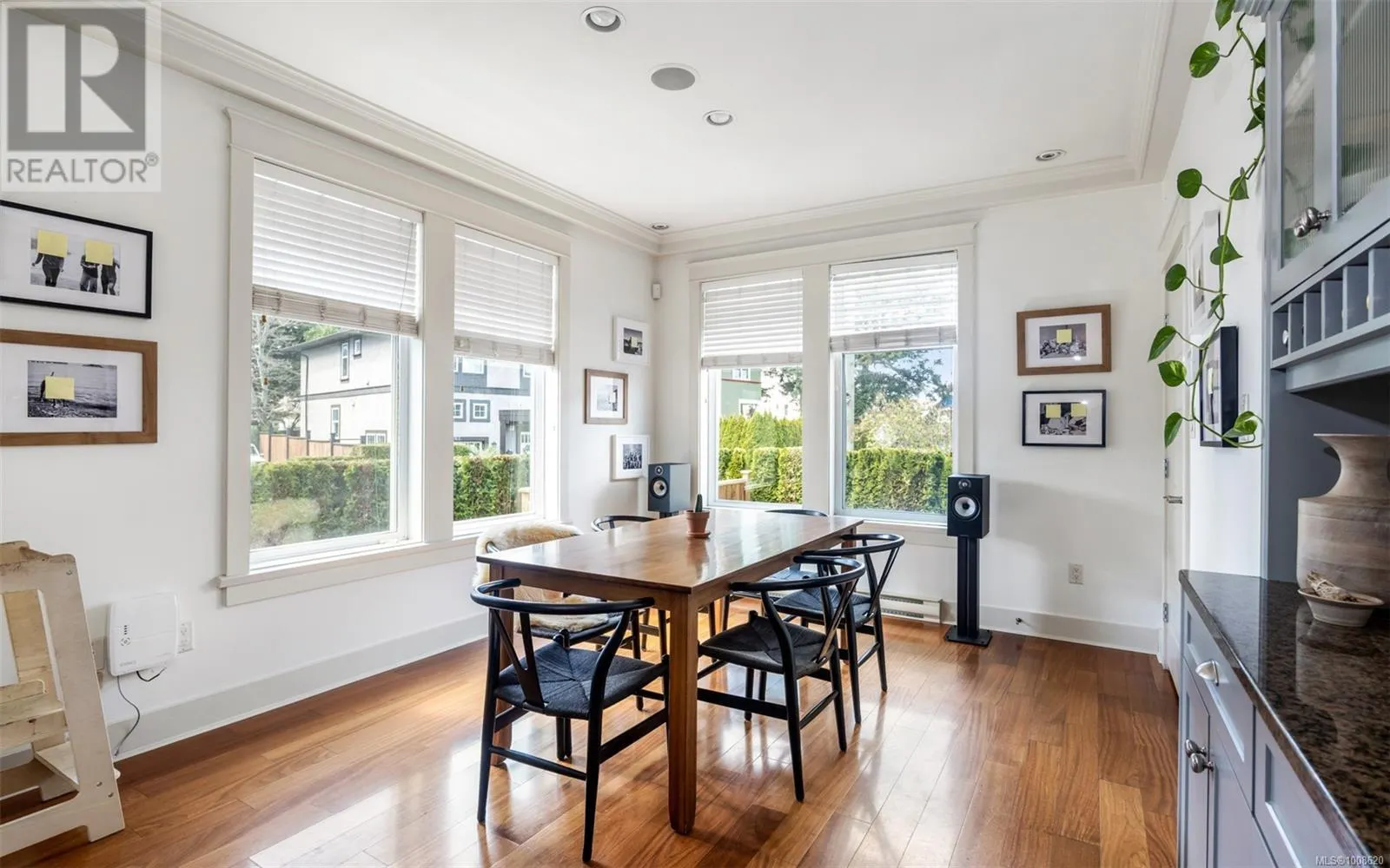 590 Simcoe St