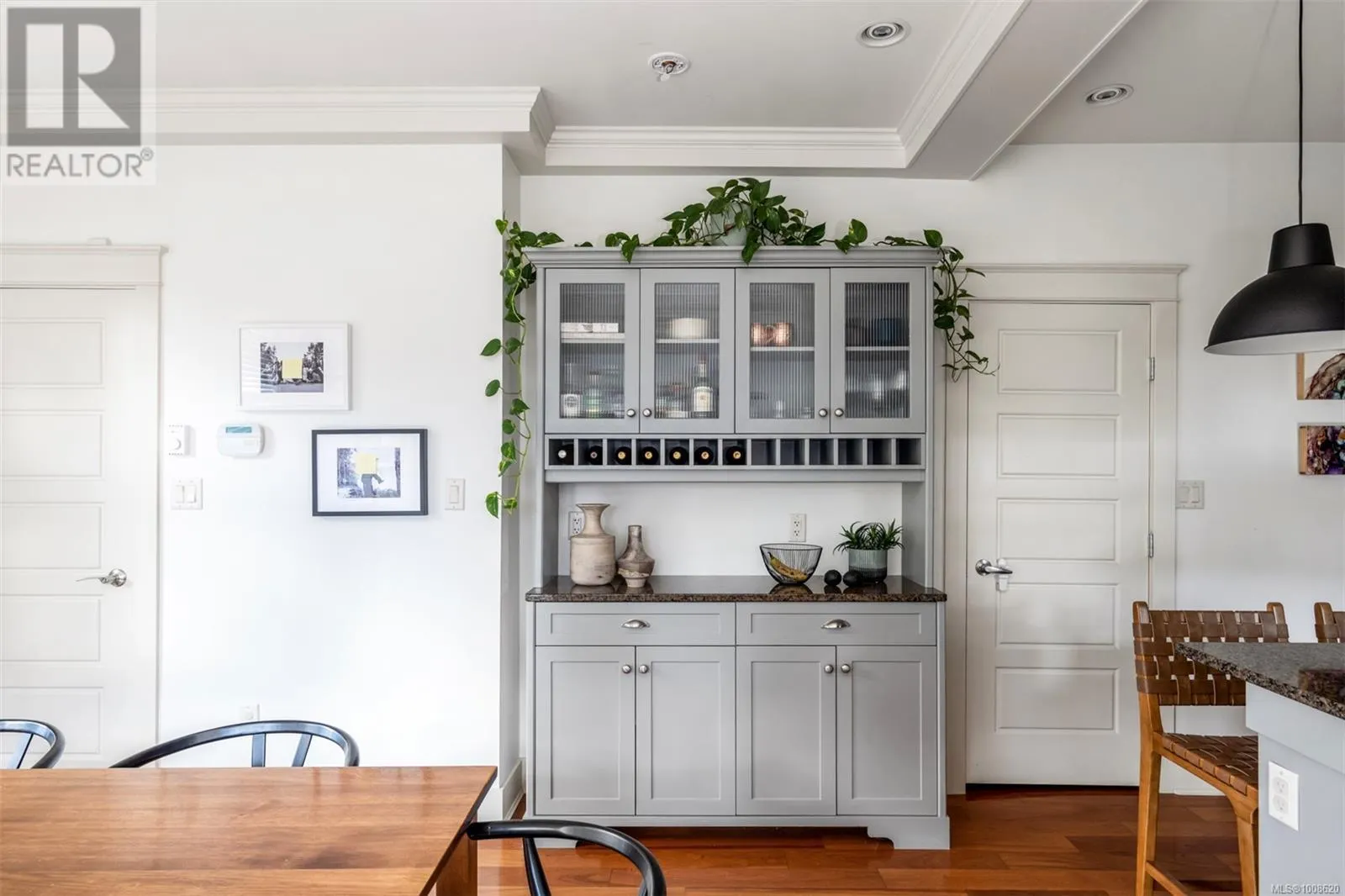 590 Simcoe St