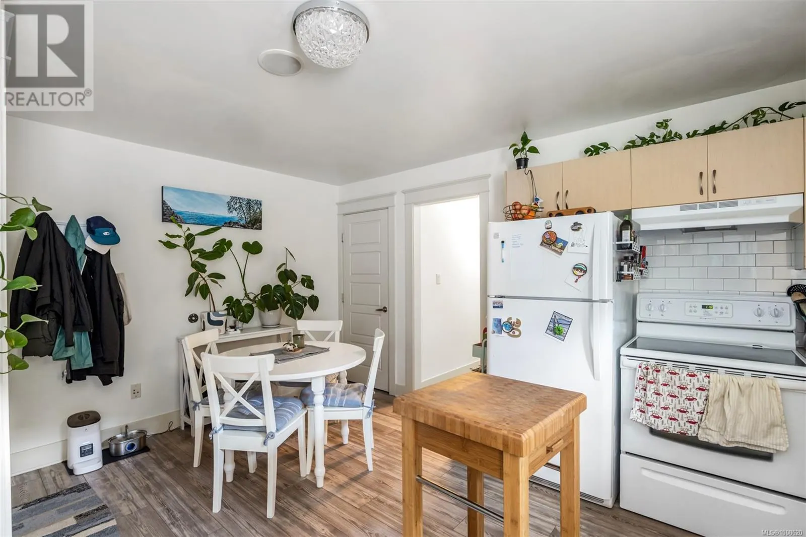 590 Simcoe St