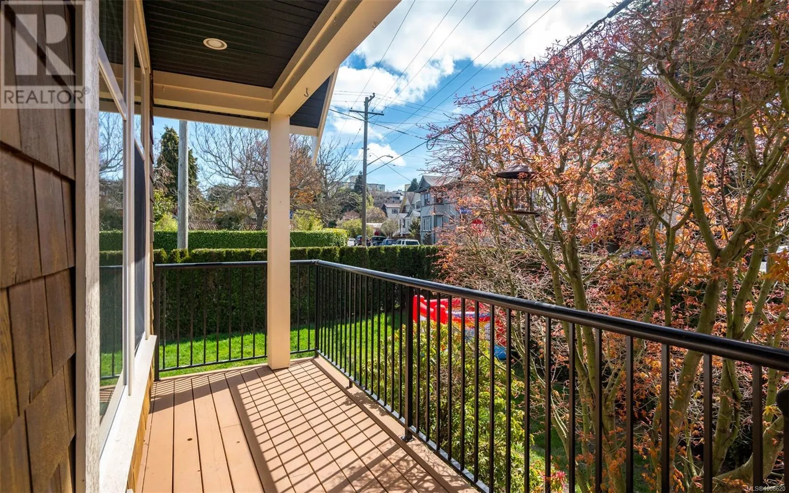 590 Simcoe St