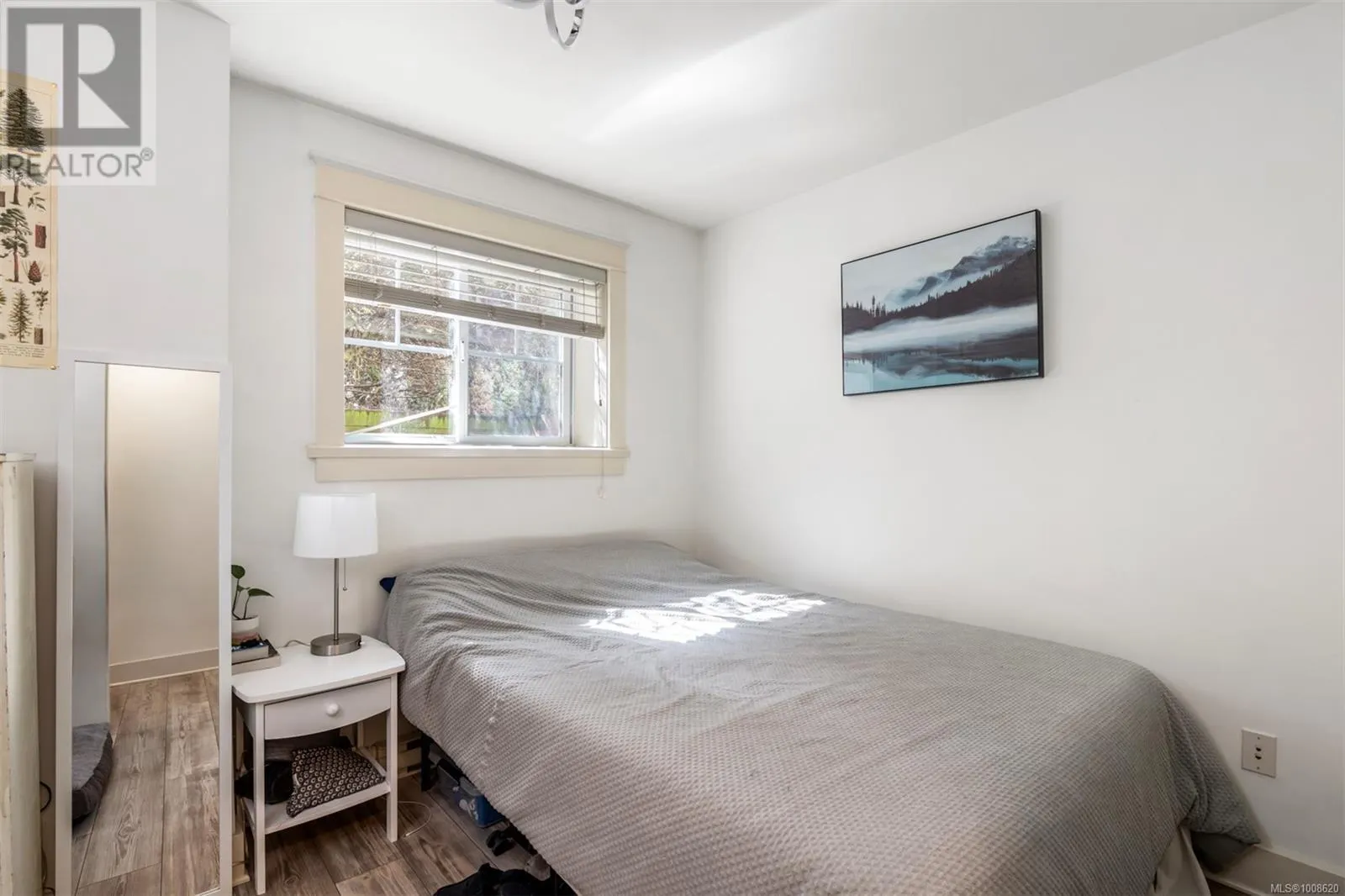 590 Simcoe St