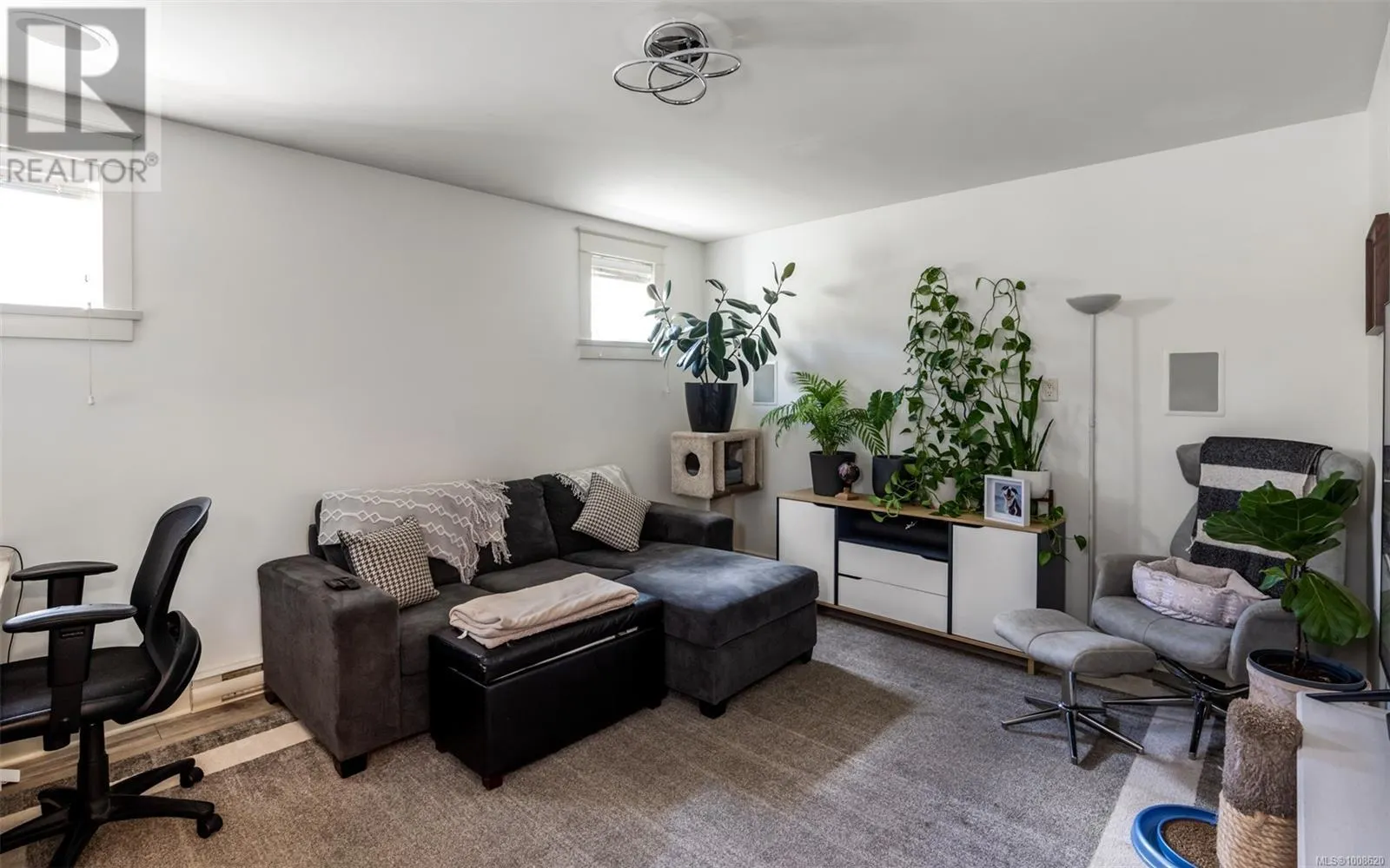 590 Simcoe St
