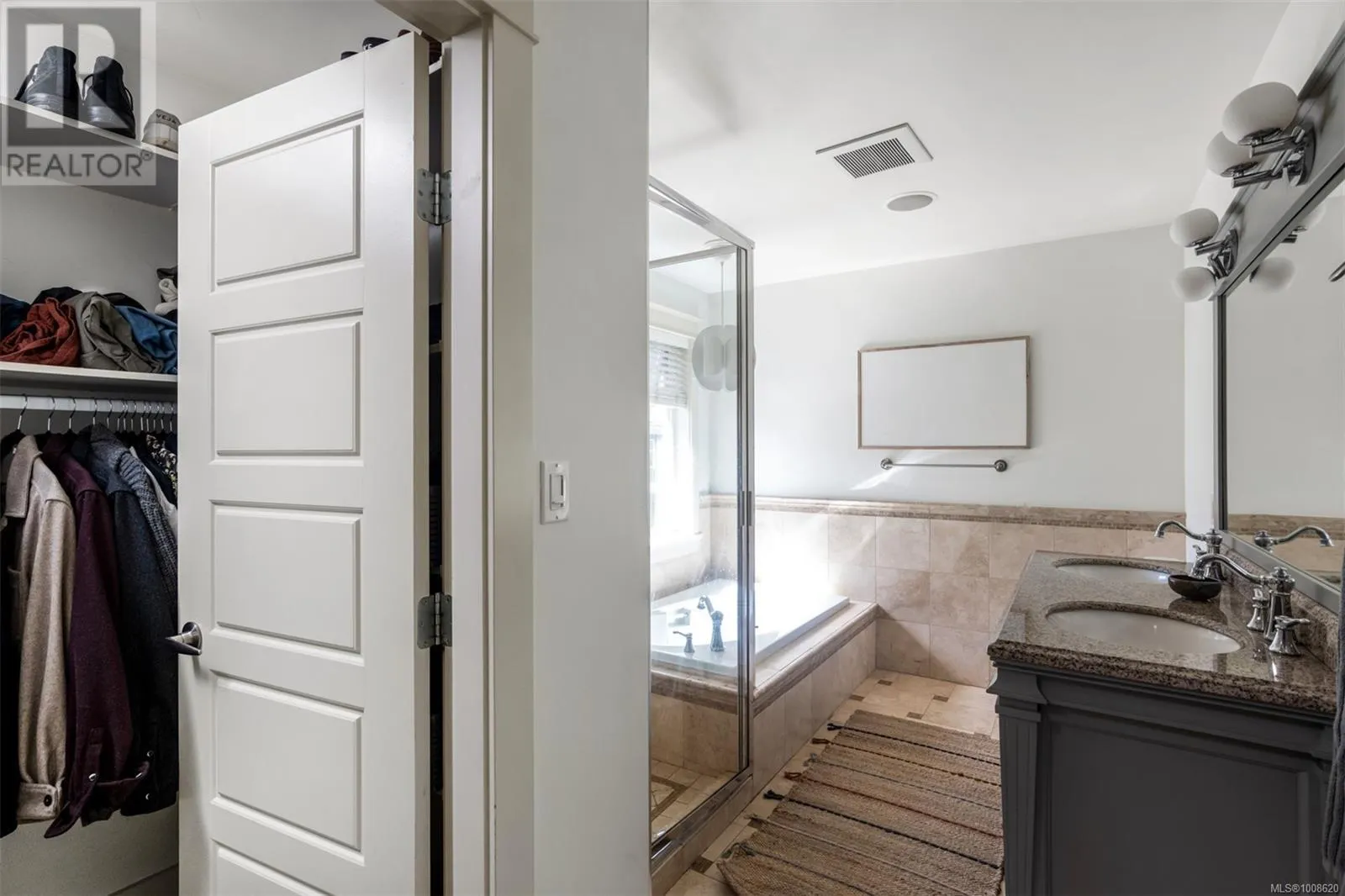 590 Simcoe St