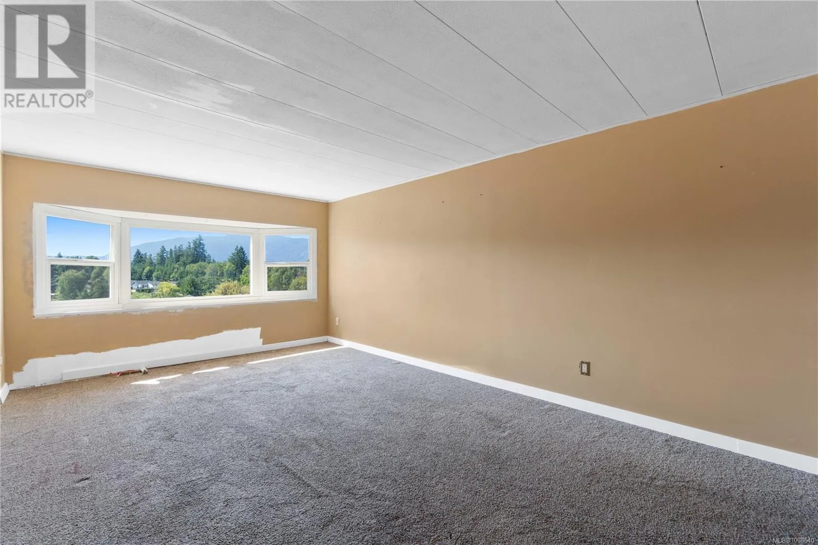 41 6245 Metral Dr
