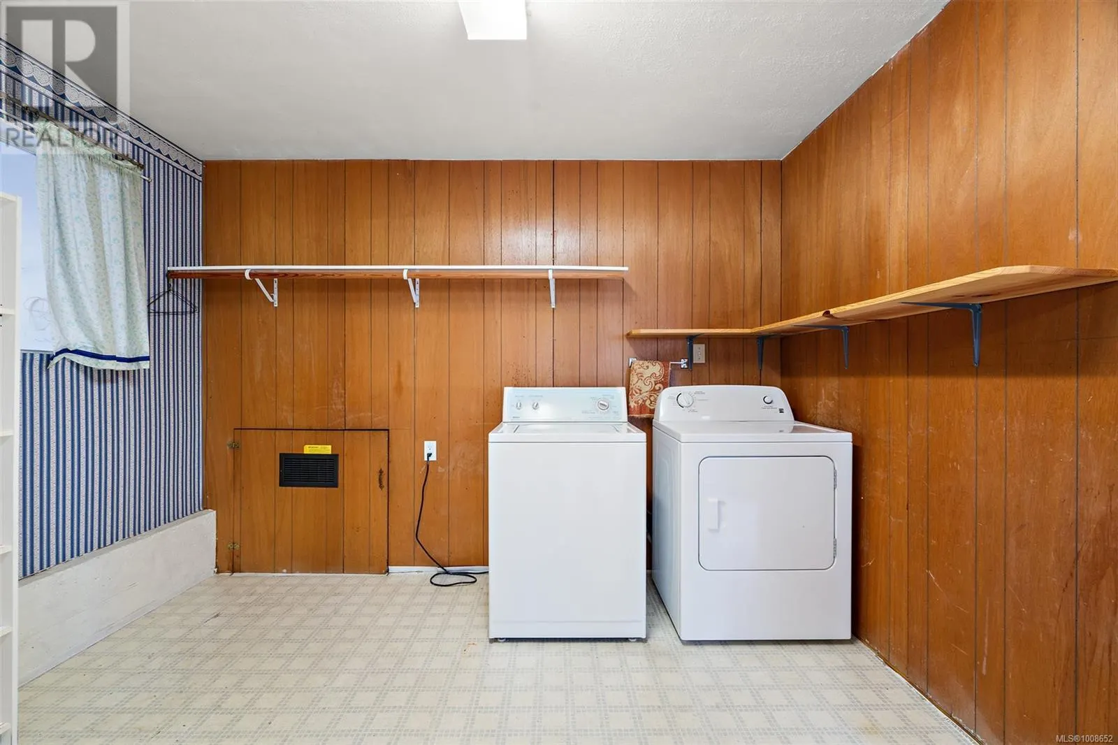 1563 Kenmore Rd