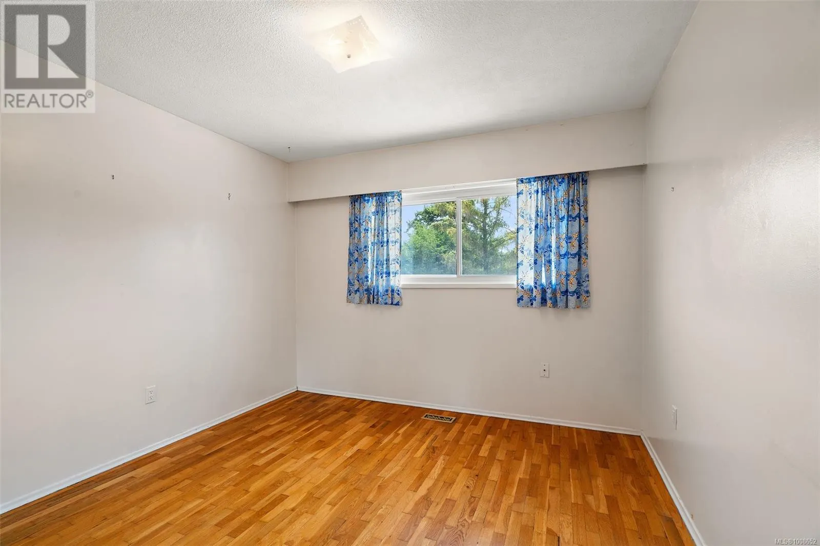 1563 Kenmore Rd