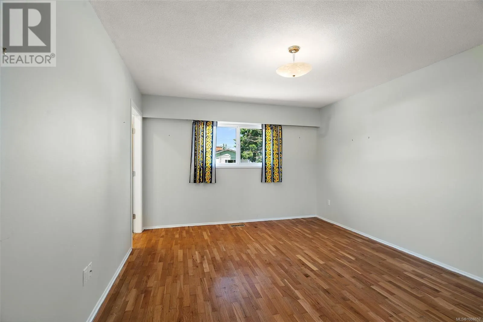 1563 Kenmore Rd