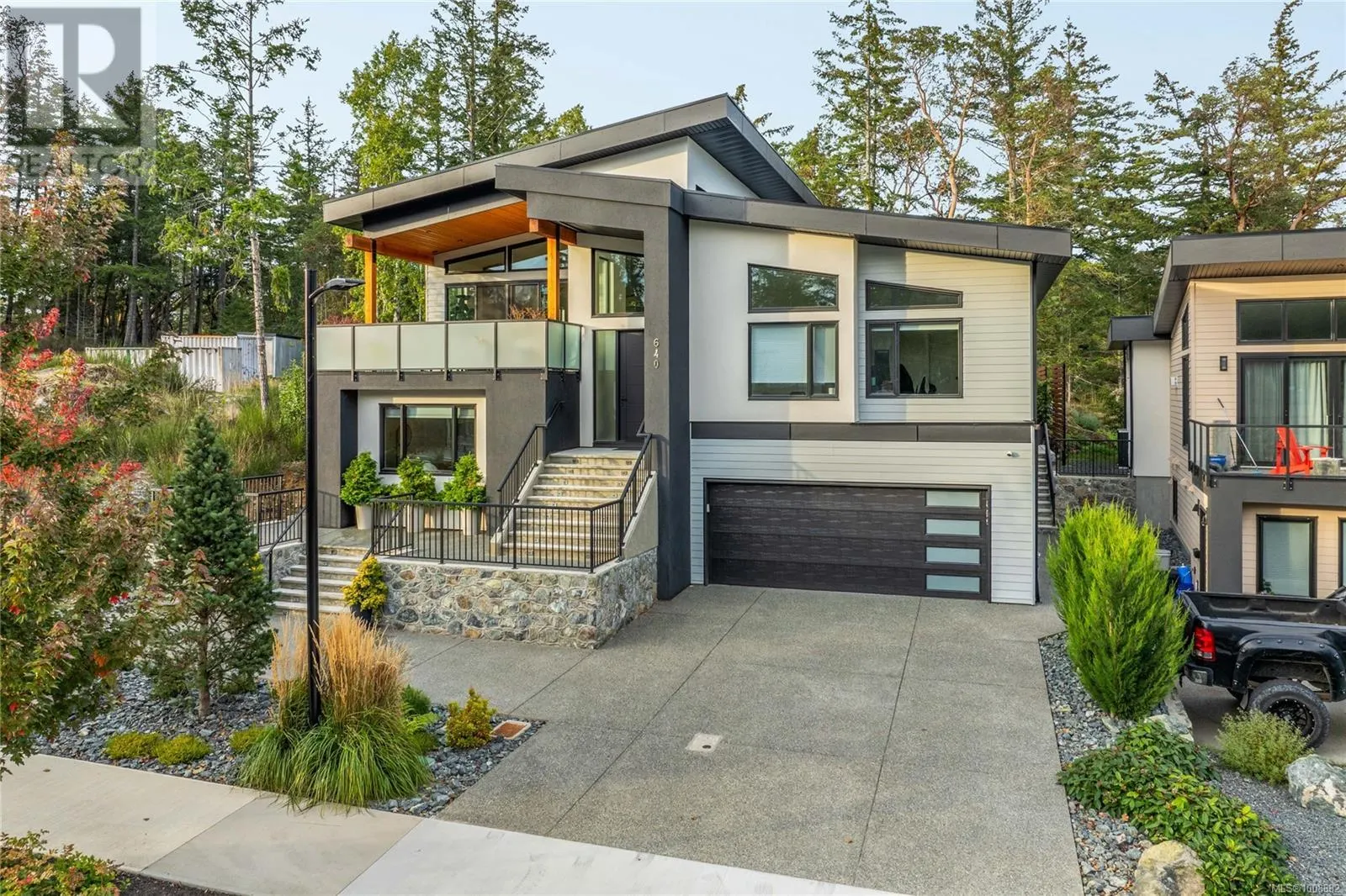 640 Medalist Ave