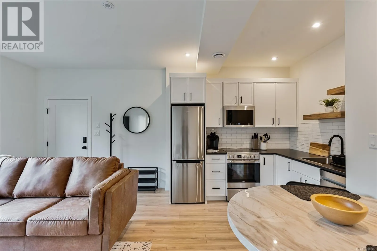 640 Medalist Ave