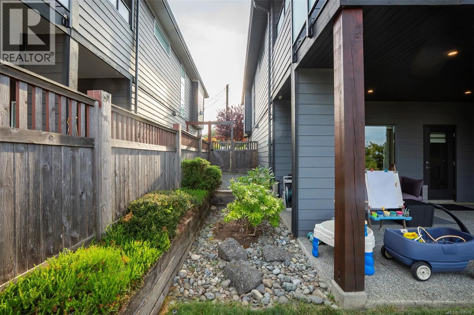 2498 Lynburn Cres