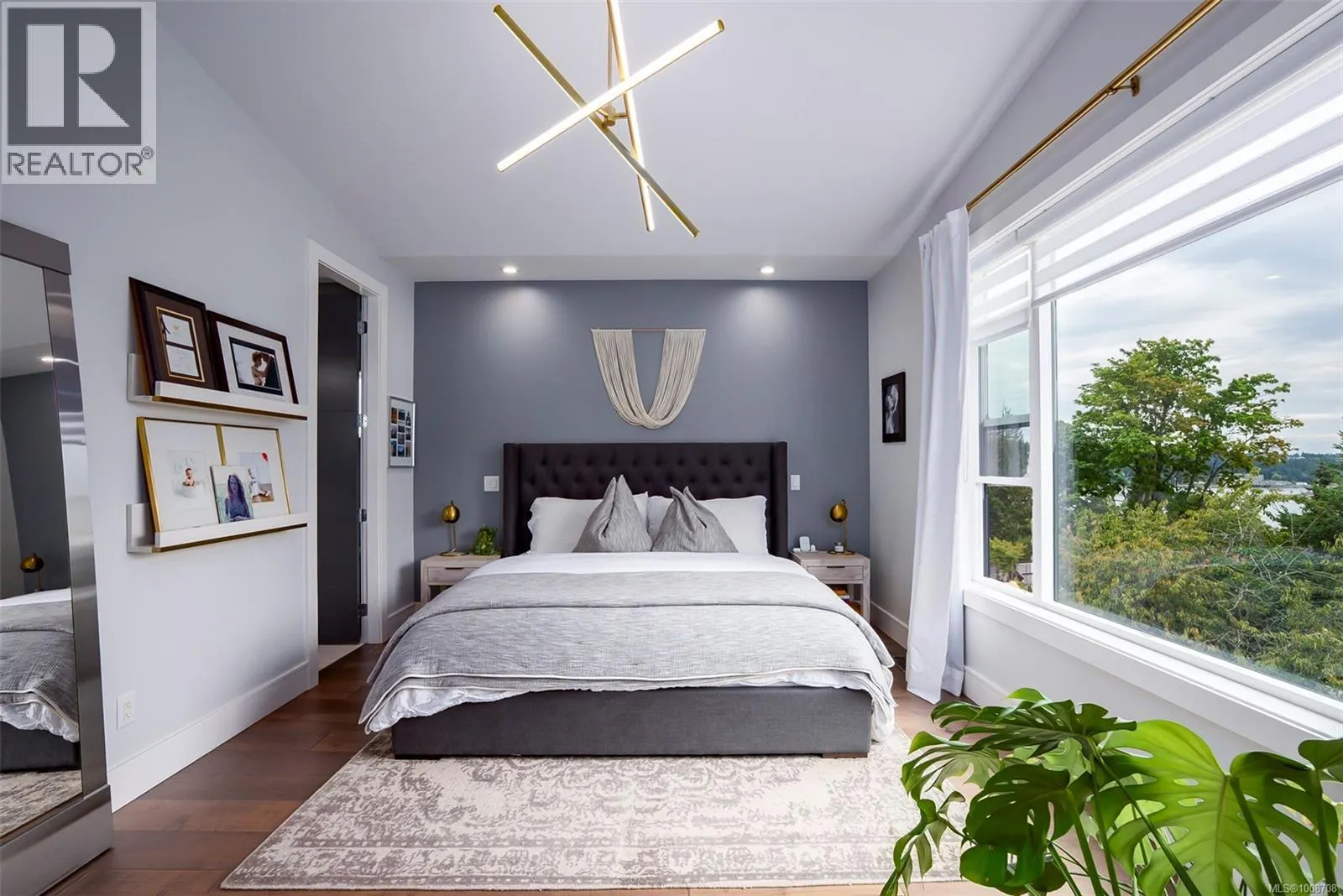 2498 Lynburn Cres