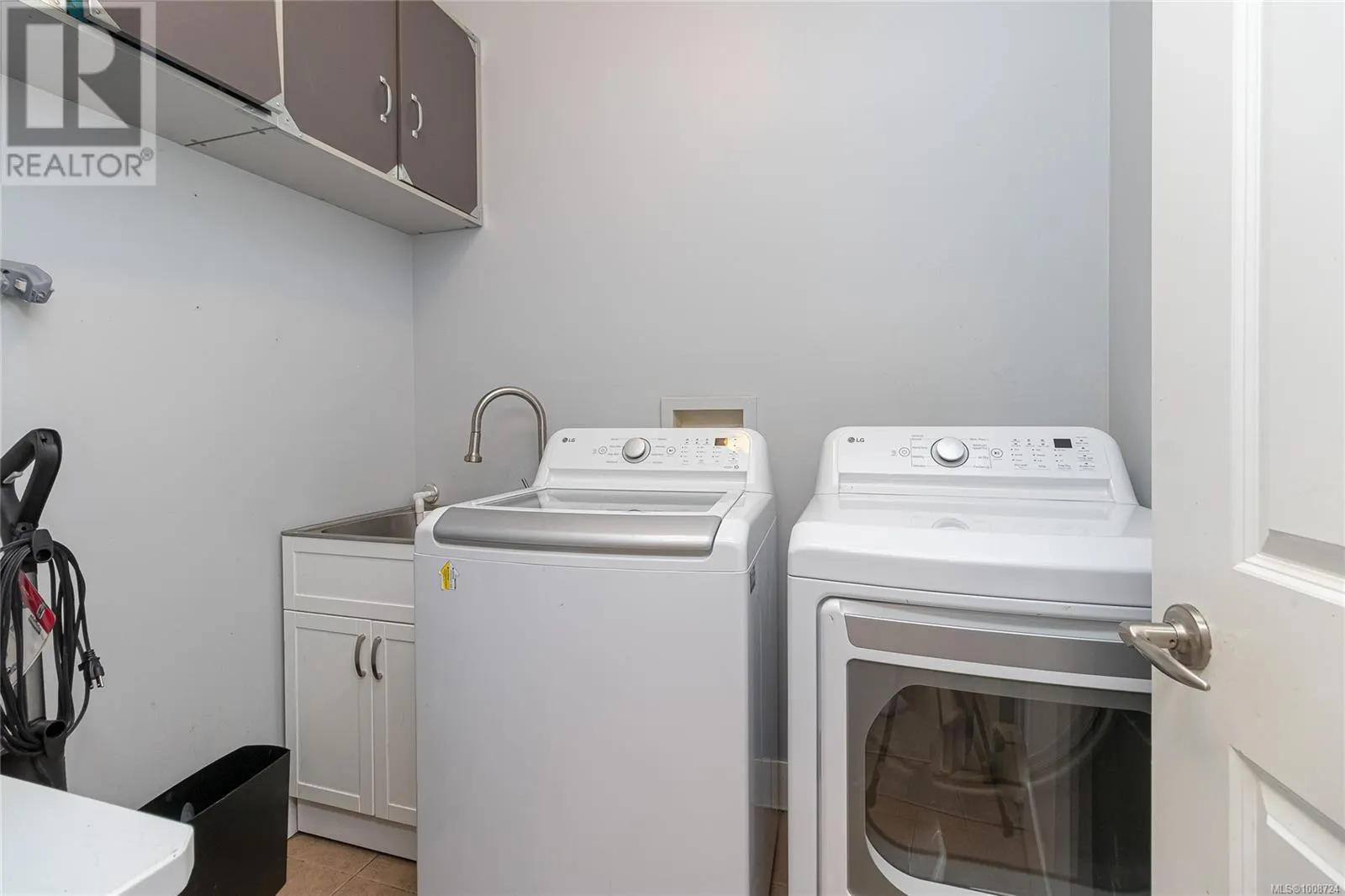 555 Leaside Ave