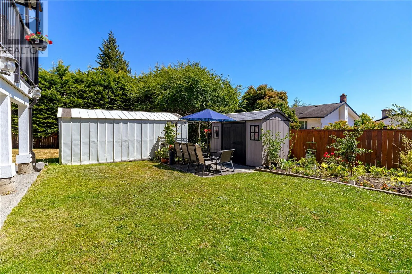 555 Leaside Ave