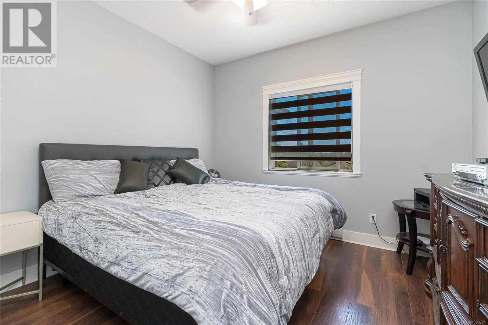 555 Leaside Ave