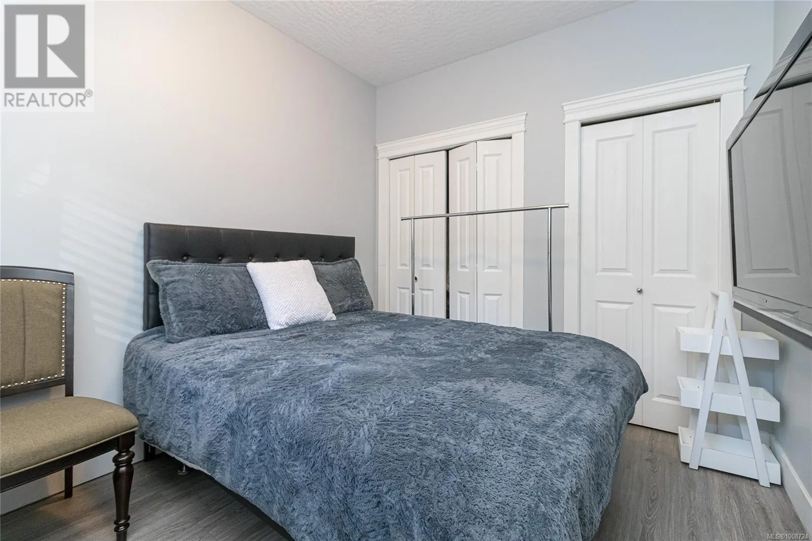 555 Leaside Ave