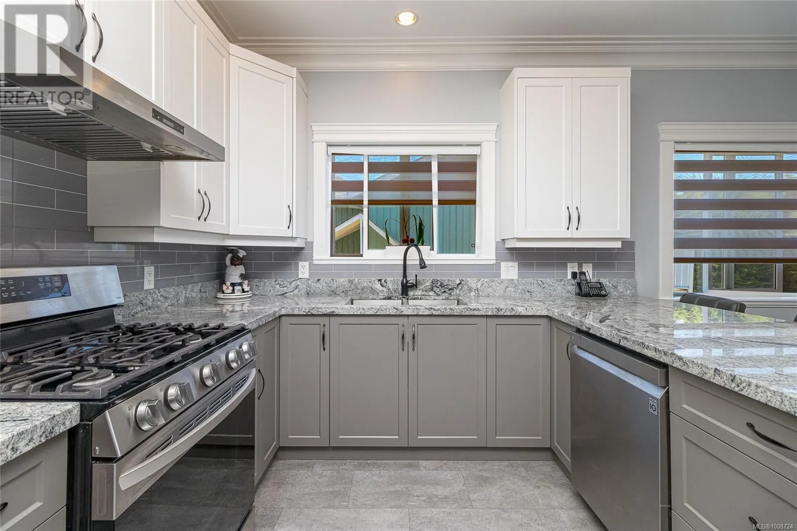 555 Leaside Ave