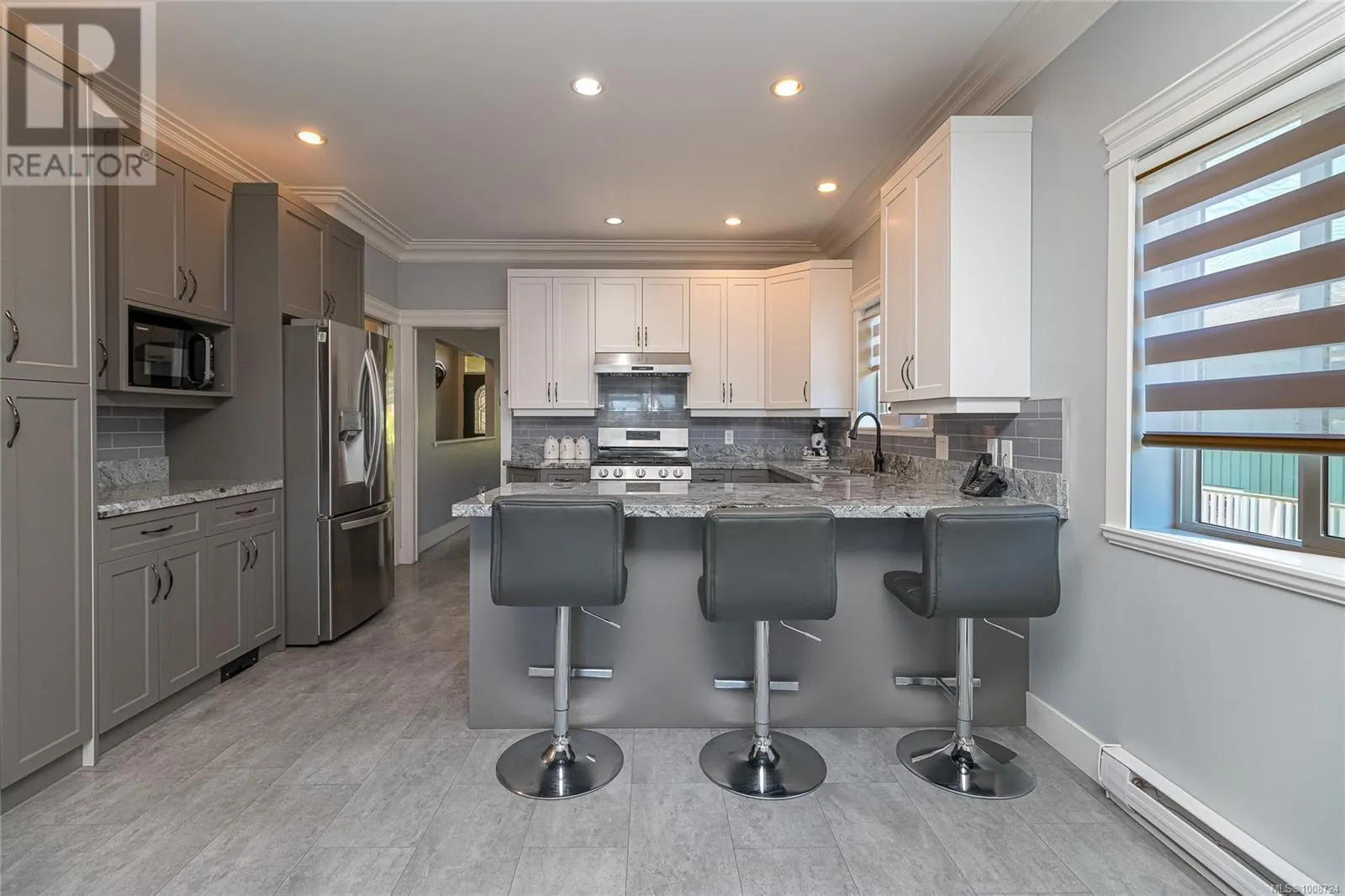 555 Leaside Ave