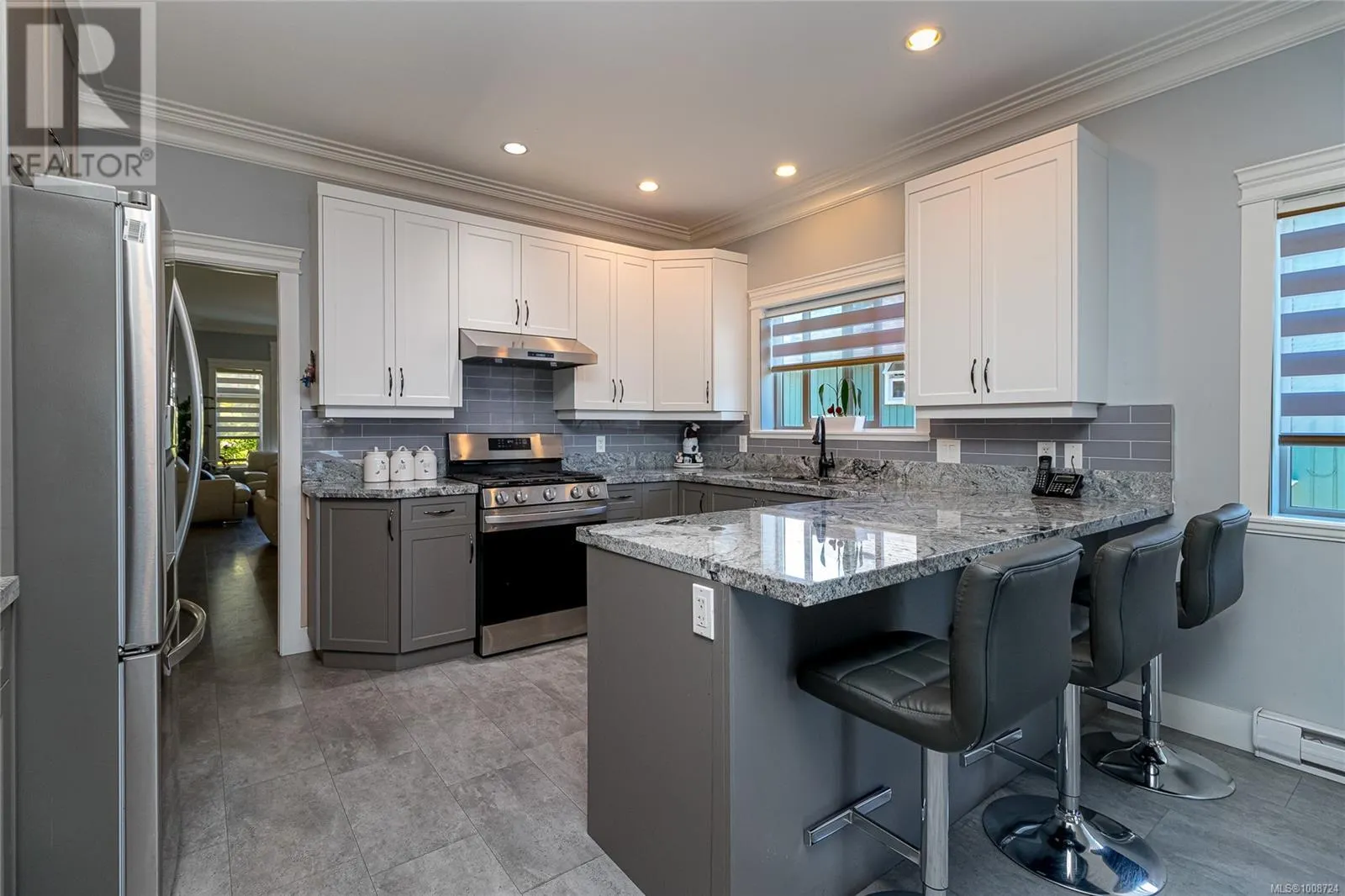 555 Leaside Ave