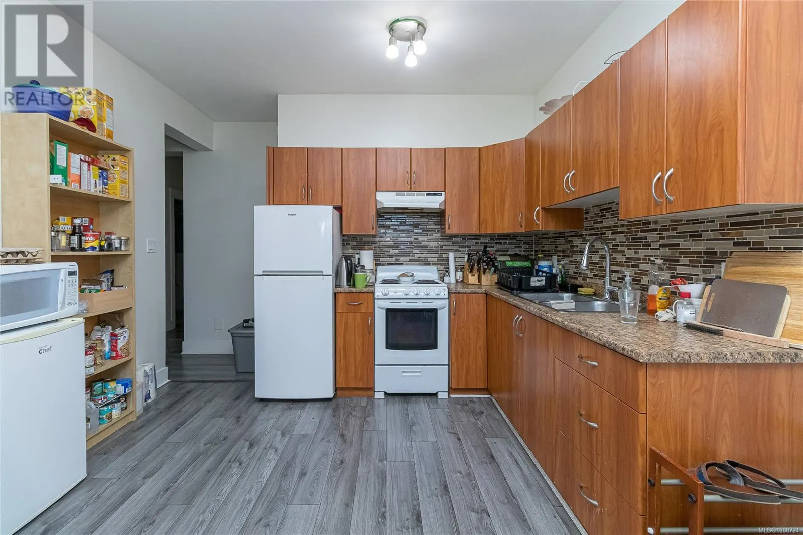 555 Leaside Ave