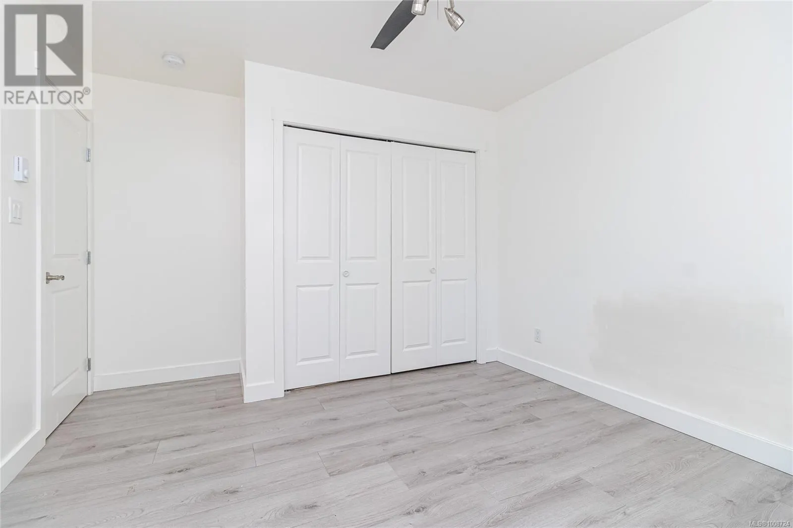 555 Leaside Ave