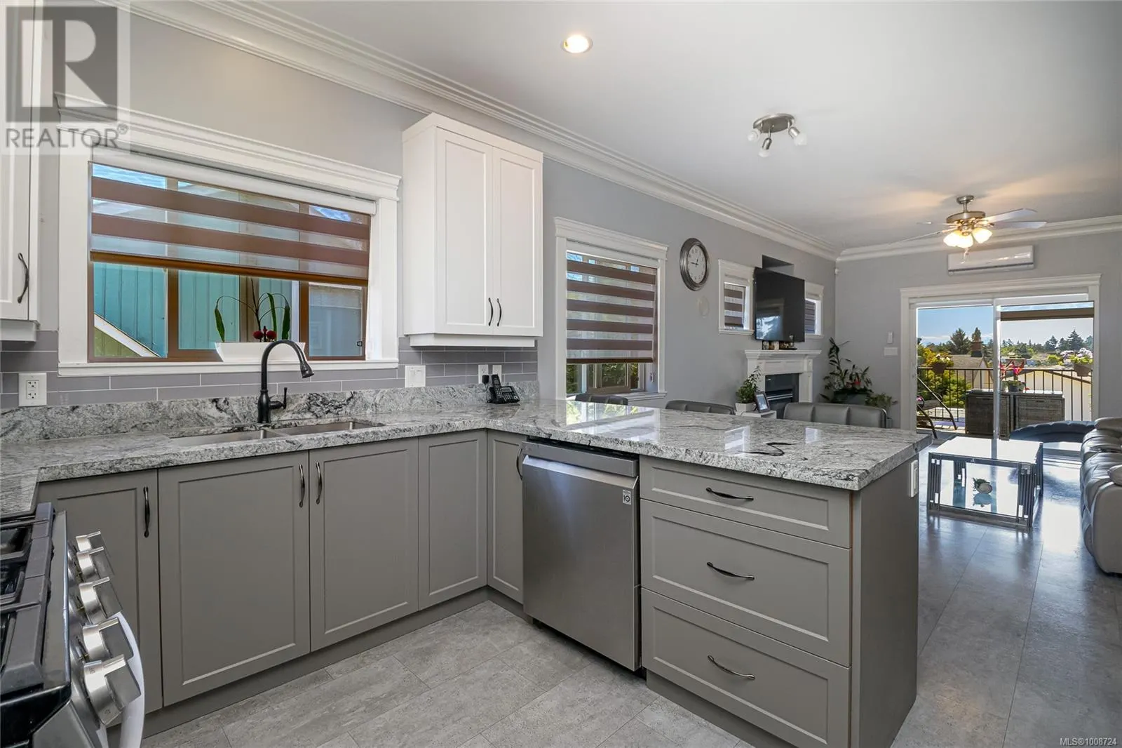 555 Leaside Ave