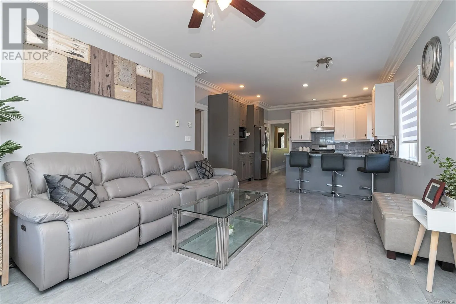 555 Leaside Ave