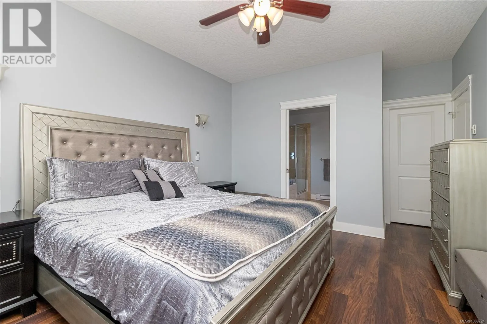 555 Leaside Ave