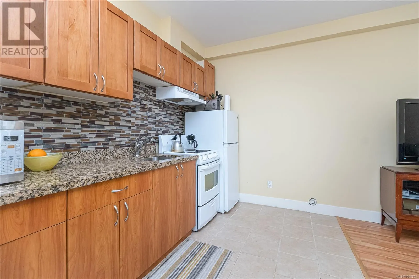 555 Leaside Ave