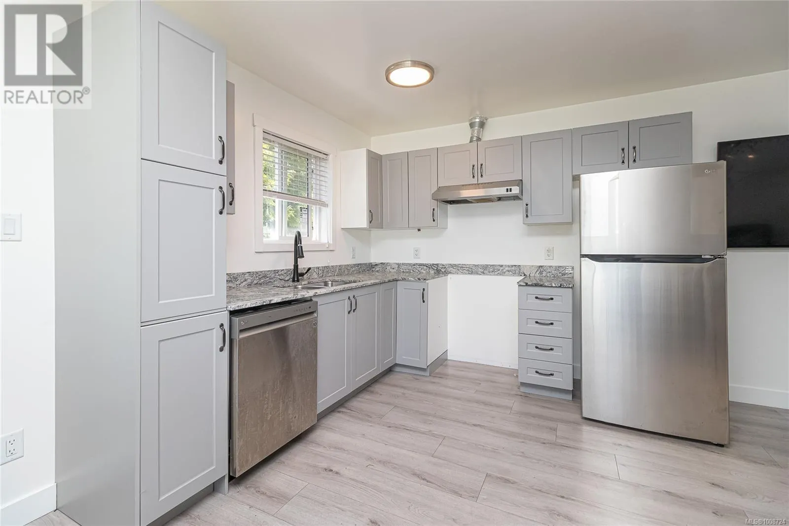 555 Leaside Ave