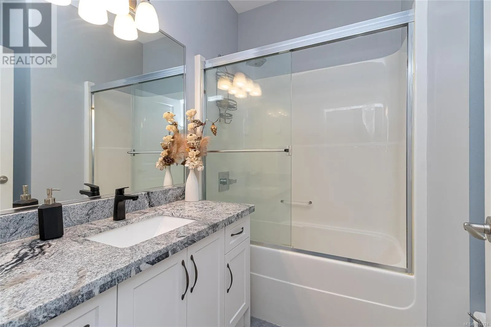 555 Leaside Ave
