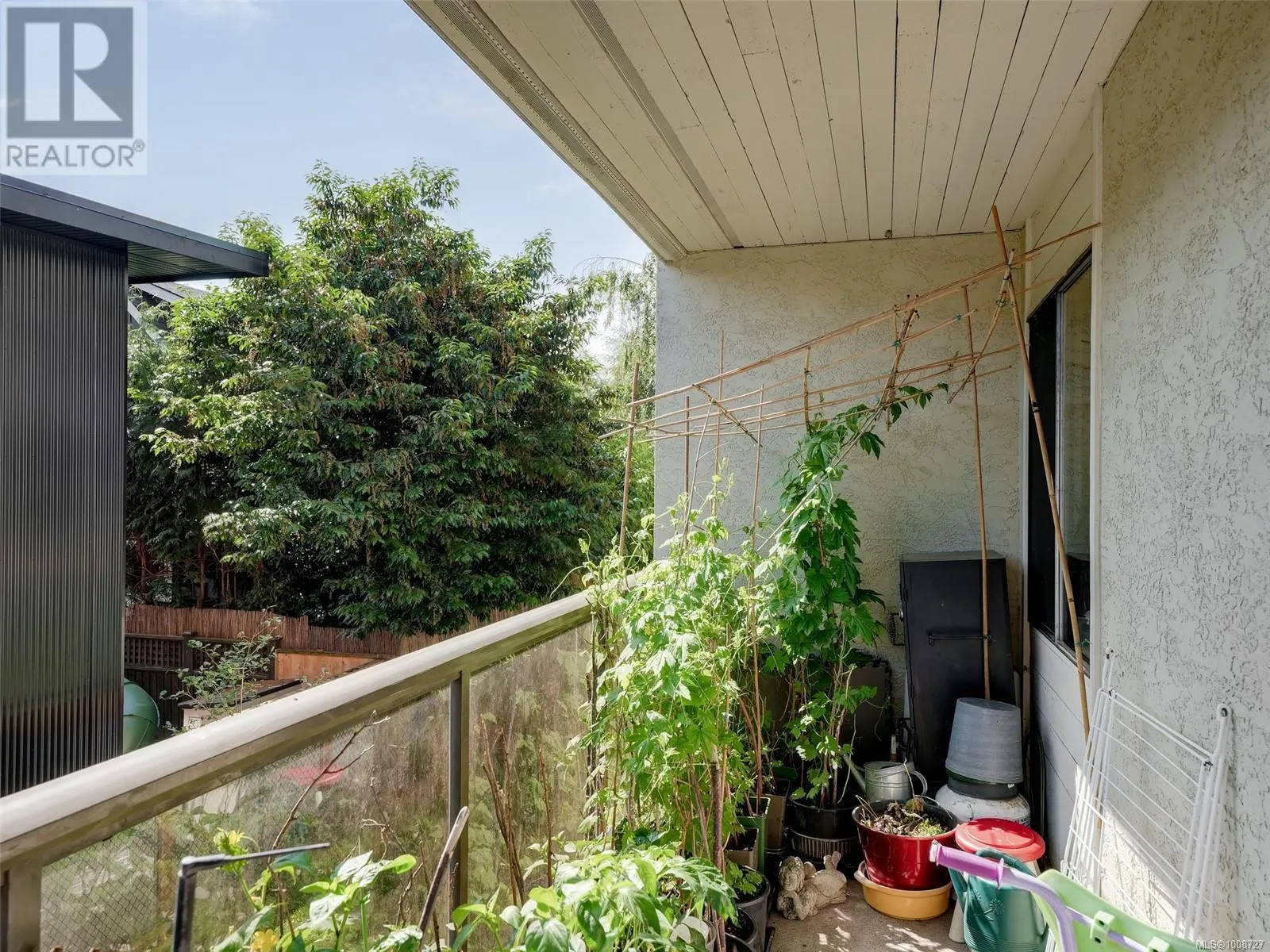 203 2747 Quadra St