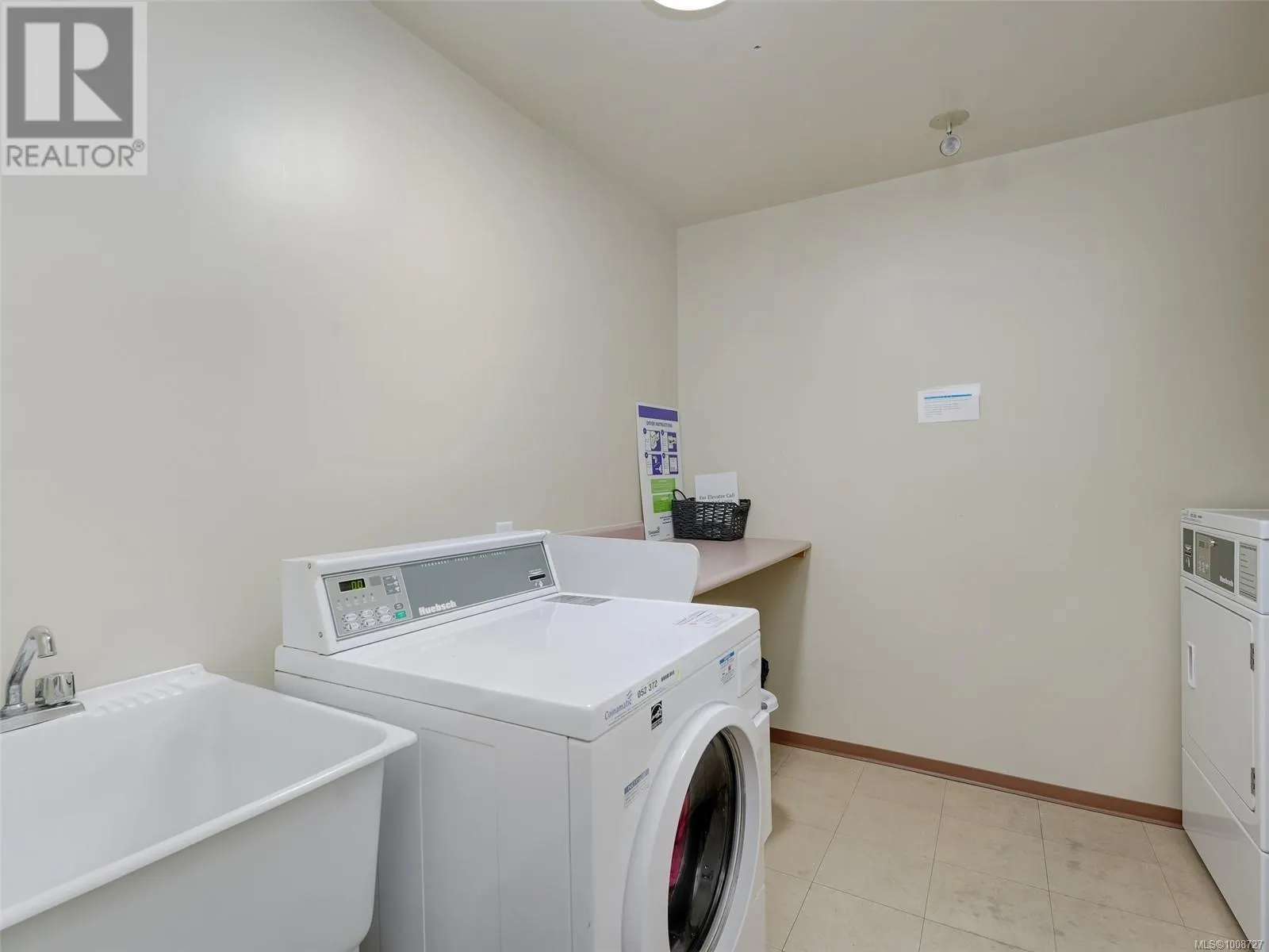 203 2747 Quadra St
