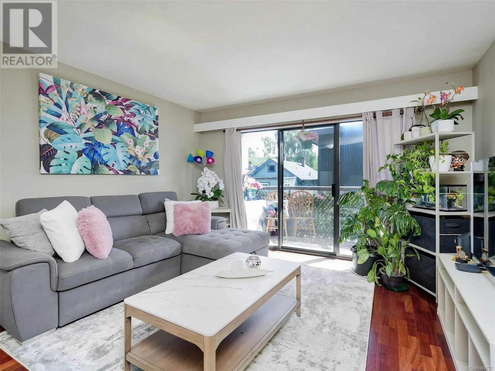 203 2747 Quadra St