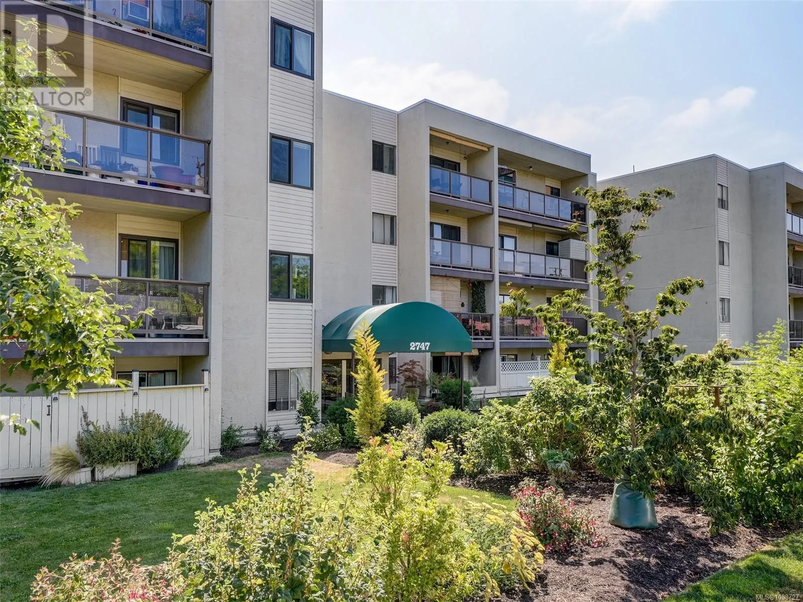 203 2747 Quadra St