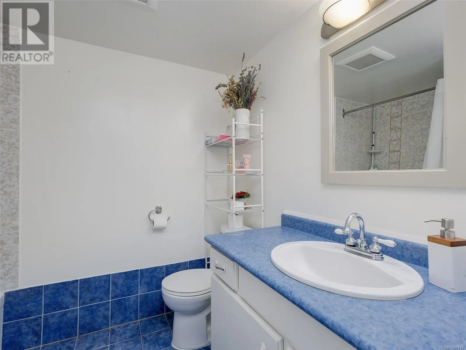 203 2747 Quadra St
