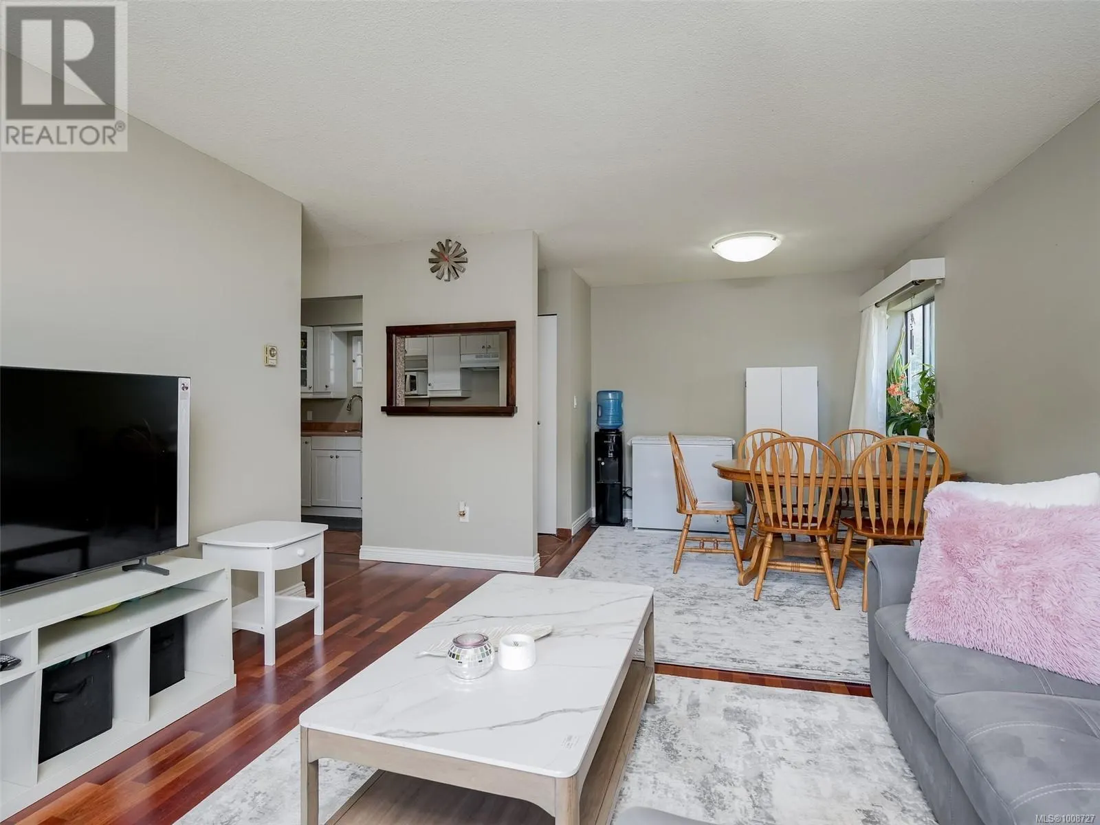 203 2747 Quadra St
