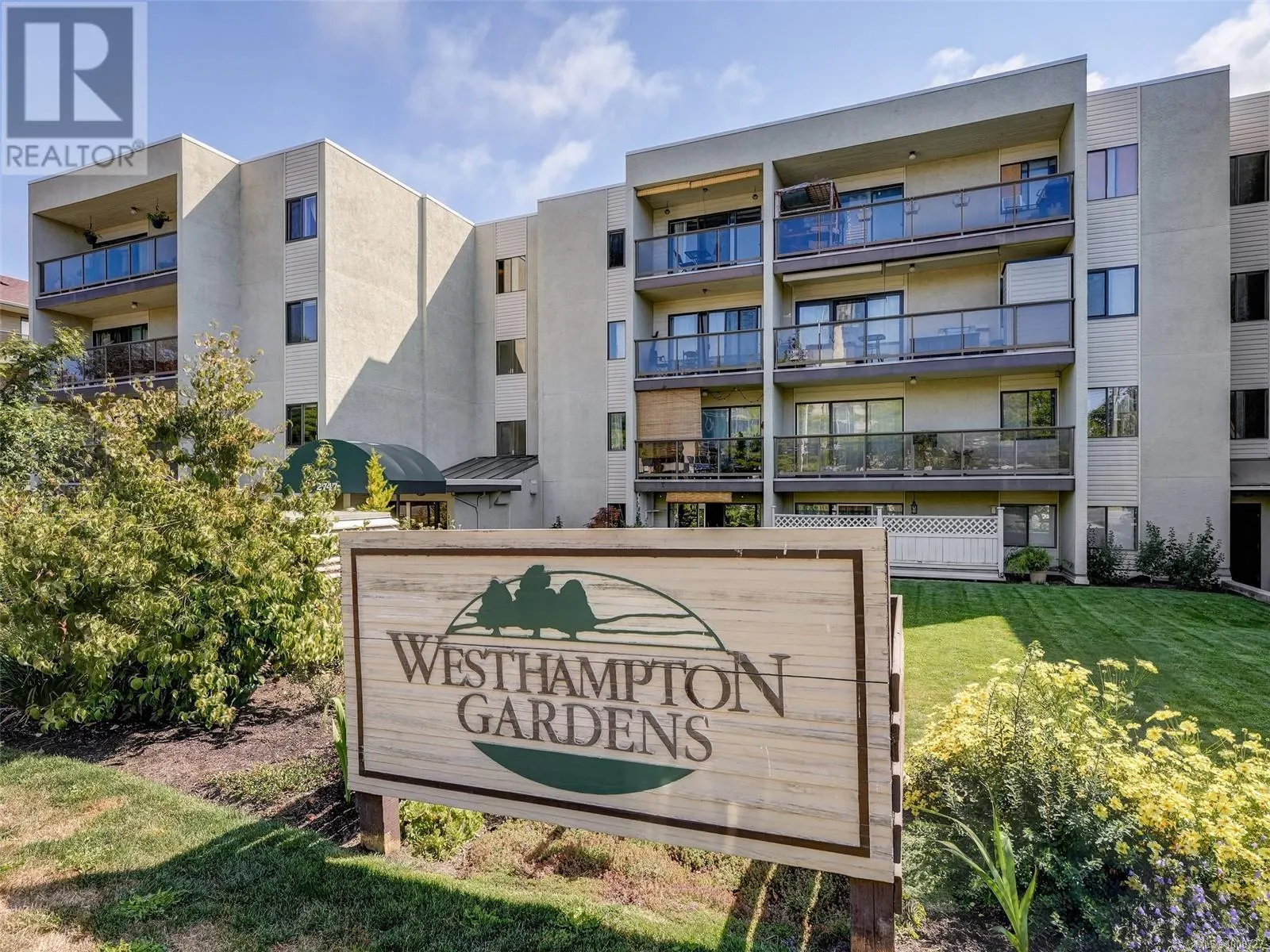 203 2747 Quadra St
