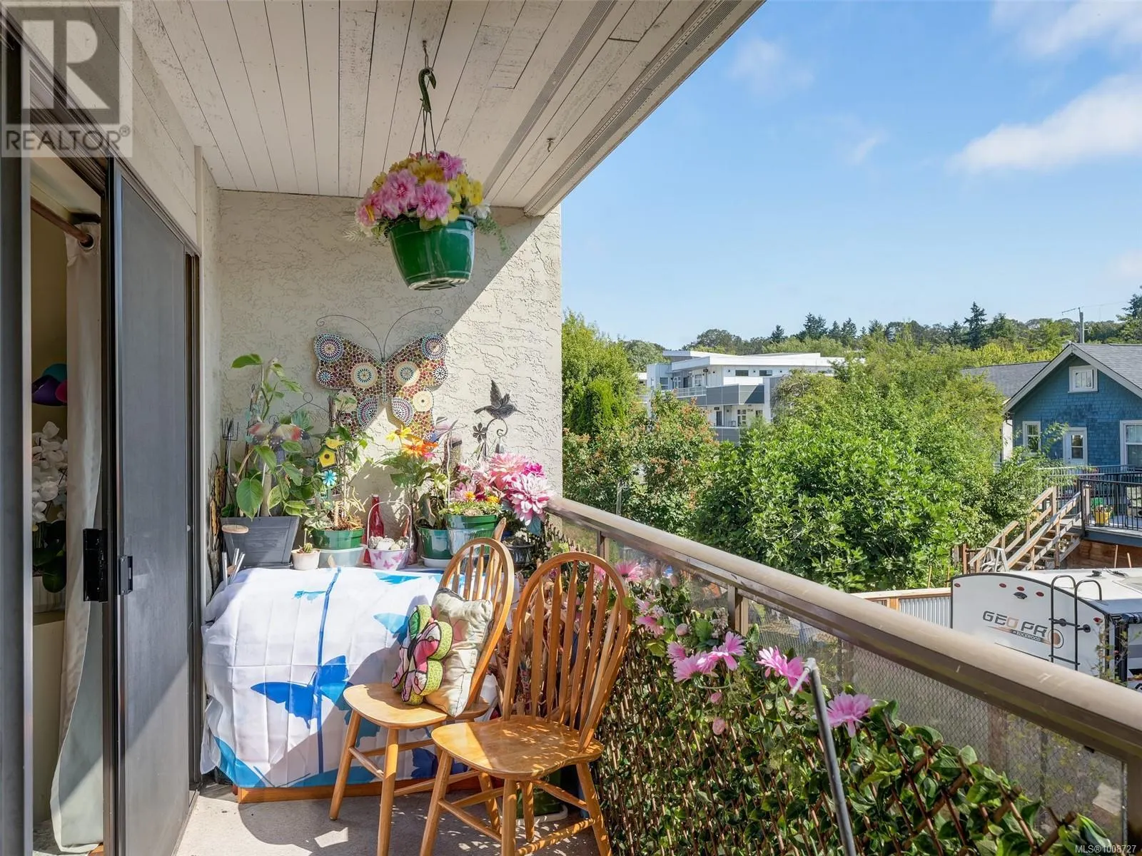 203 2747 Quadra St